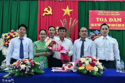 Chia tay thầy giáo Lữ Đình Oanh nghỉ công tác theo chế độ
