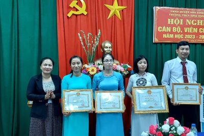 Hội nghị CBVC Trường THCS Tịnh Hiệp năm học 2023-2024